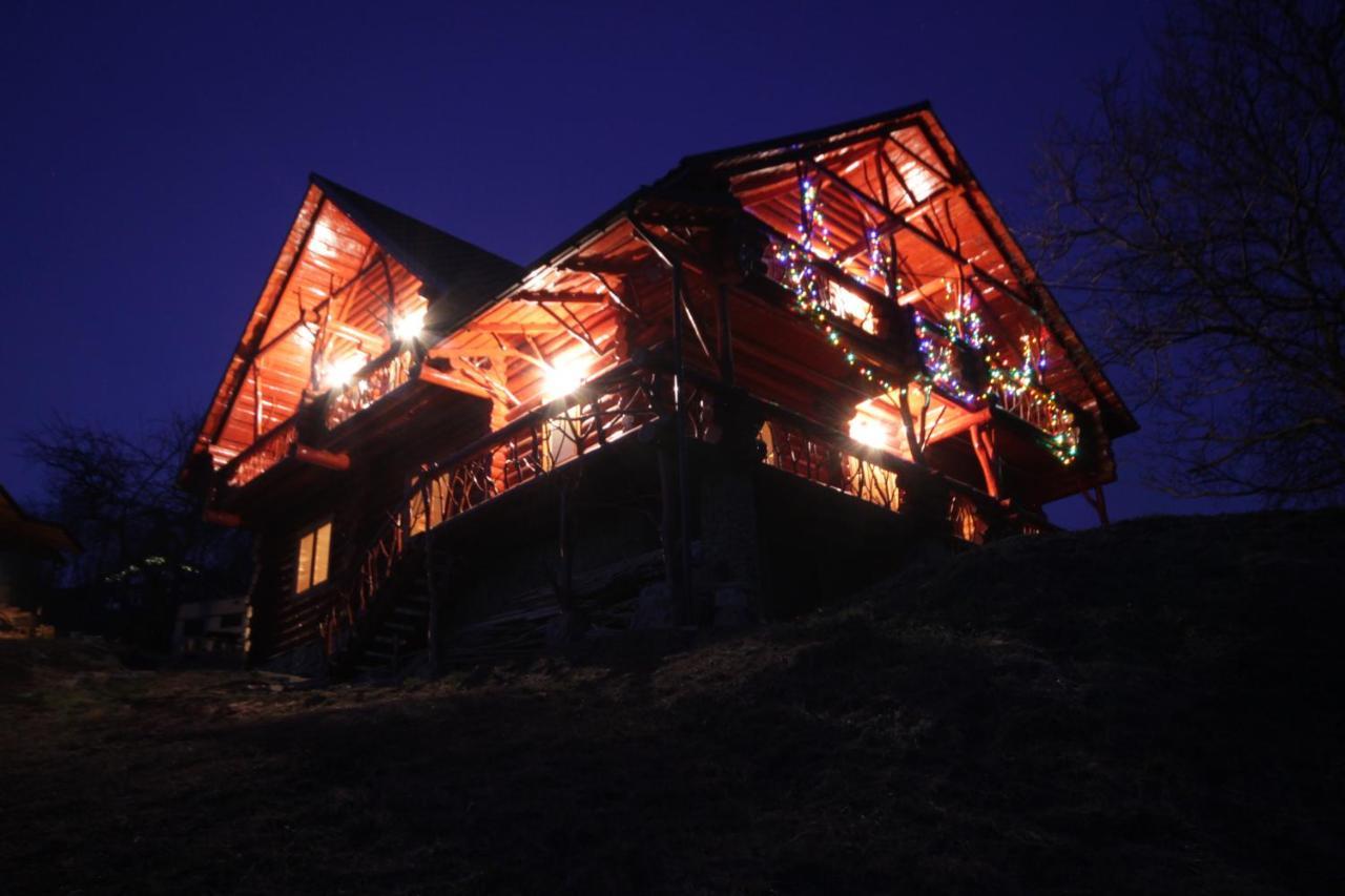 Дерев'Яний Котедж "Казка" Iaremcea Exterior foto